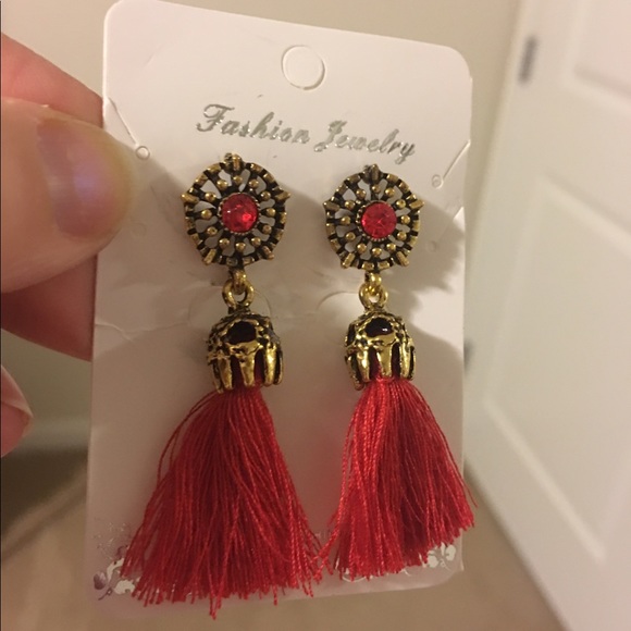 Red Tassel earrings - Picture 3 of 6